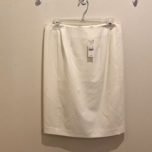 STILL HAS TAGS - White pencil skirt - G050